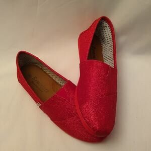 NWT Reminisce girls red glitter shoes. Size 6/31